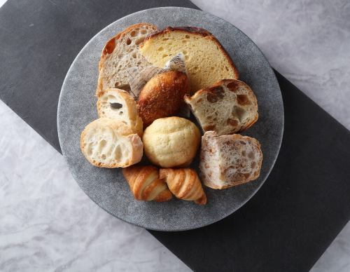 A first in Japan!? Bread pairing to match the food
