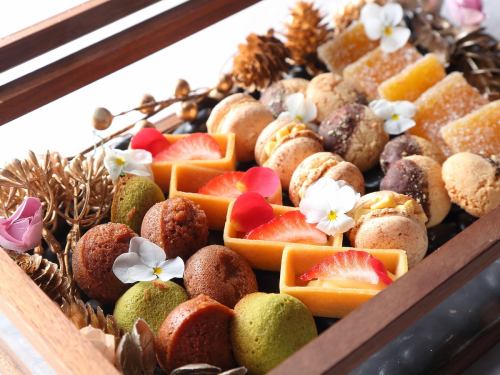 Pastry chef's special selection of small sweets