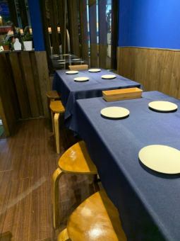 [1st floor] There are 4 tables for 2 to 4 people.You can also hold a banquet for 8 people by connecting the table ♪