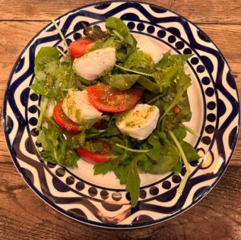 Buffalo Mozzarella and Ripe Tomato Caprese Salad