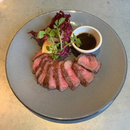 Charcoal-grilled Tokachi beef loin (100g)