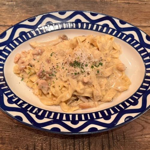 Fumoto red chicken and mushroom carbonara with truffle flavor