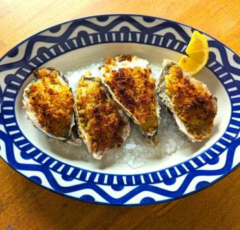 带壳赤穗牡蛎，用香草面包屑烘烤