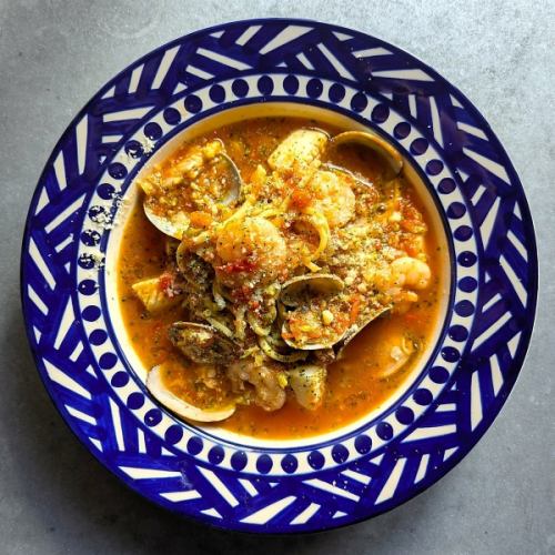 Garlic tomato seafood soup pasta