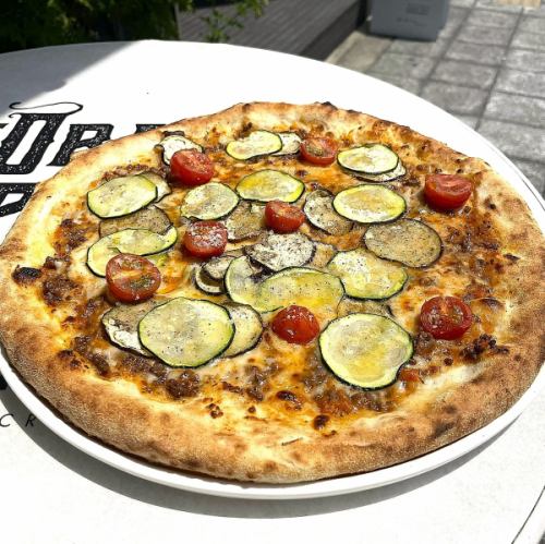 夏野菜のボロネーゼピッツァ
