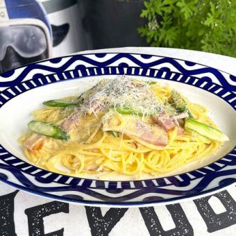 훈제 베이컨과 아스파라 카르보나라