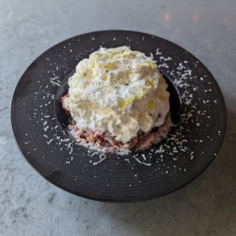 スパイシーな牛すじ肉のトマト煮込みとふわふわクリームのパスタ