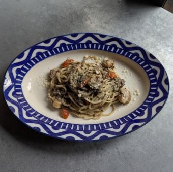 帆立と南仏風オリーブペーストのパスタ