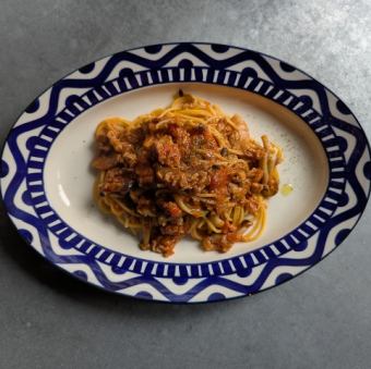栗豚とキノコとツナのトマトパスタ“きこり風”