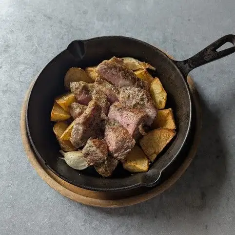 Garlic-roasted Yamagata pork shoulder loin