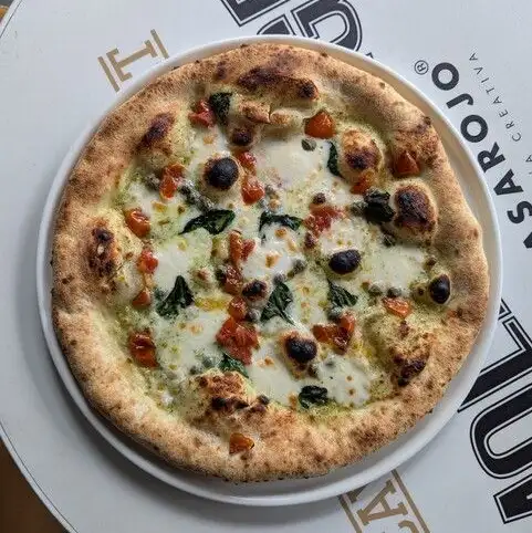 [Cream] White Margherita Pizza with Sun-Dried Tomatoes and Basil