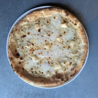 [Cream] Quattro Formaggi Pizza with Four Cheeses