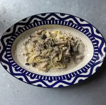 Chicken and mushroom cream pasta with truffle flavor