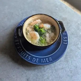 Shrimp and broccoli ajillo