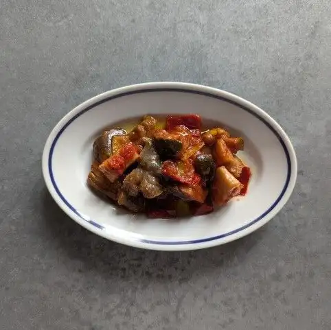 Cold vegetable tomato stew (ratatouille)