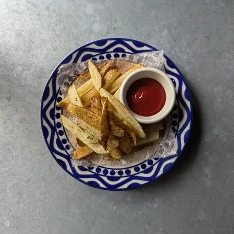 French fries made from raw potatoes (choose from 10 flavors)