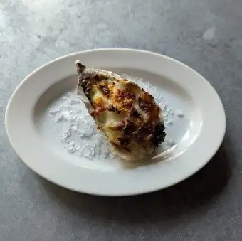 Creamy gratin with oysters in the shell from Ako