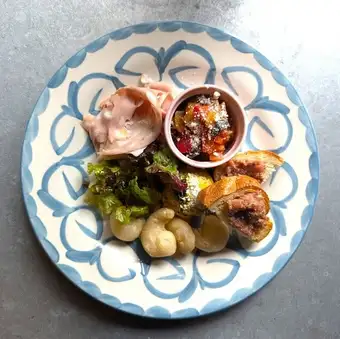 8's Specialty: Assortment of 5 Appetizers
