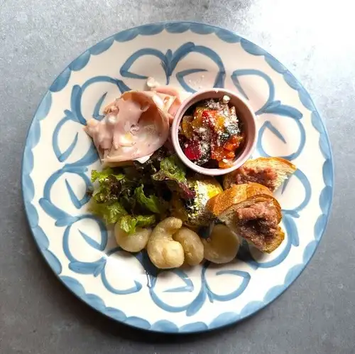 8's Specialty: Assortment of 5 Appetizers