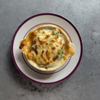 Small cream gratin with colorful vegetables