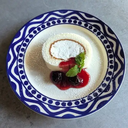 Fromage blanc roll cake