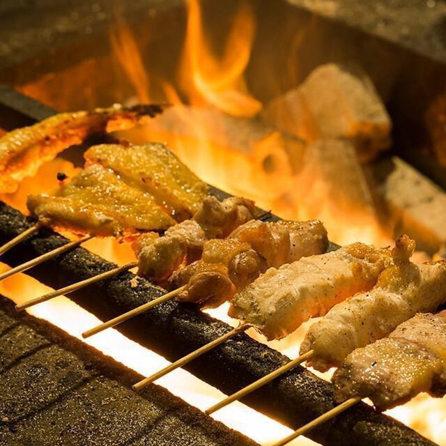 海鮮はもちろん、炭火で焼き上げる焼鳥も大人気!ご賞味あれ!