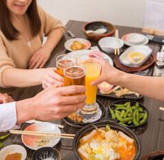 １階と２階でマックス３４名まで貸切可能！