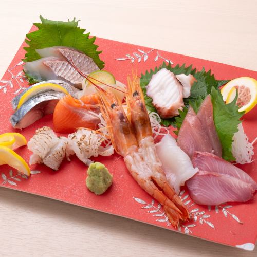 市場より直送の天然鮮魚の美味しさに酔いしれる