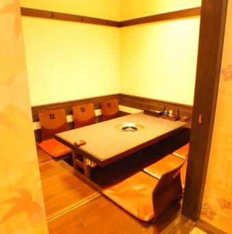 ゆったり半個室は6名様でもゆったり広々！