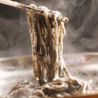 黒の胡麻そば