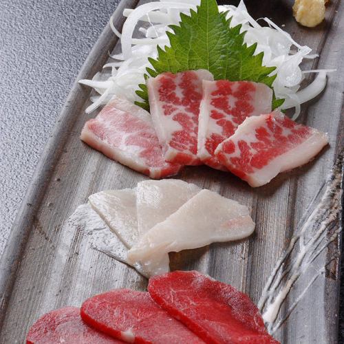 馬刺し三種盛り合わせ