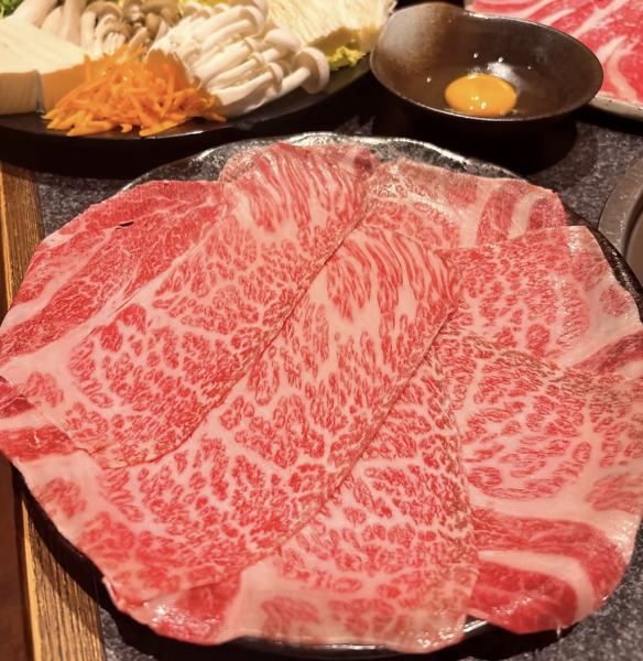 神戸牛すき焼きと黒毛和牛すき焼き インバウンドのお客様に大人気です