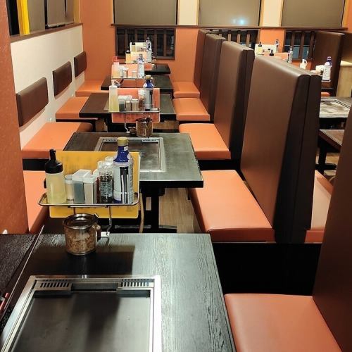 カジュアルな雰囲気の店内