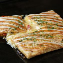 もんじゃ屋さんのカルツォーネ