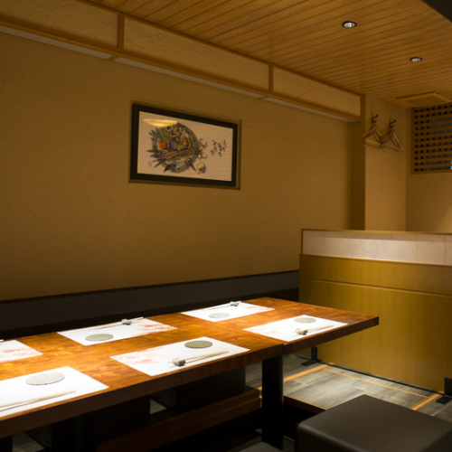 [Zashiki in the back and digging kotatsu (table for 6 people x 1 table)] The partition is removed and banquets are also available.