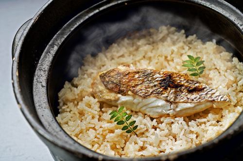 "Specialty Special Sea Bream Rice" with irresistible umami of soup stock (1 serving)
