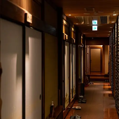 落ち着いた雰囲気の店内