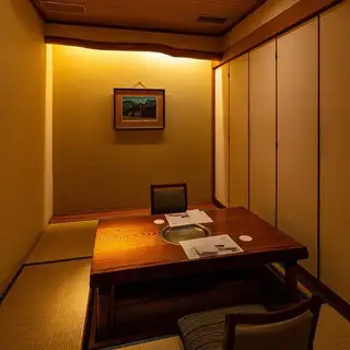 最大2名様までご利用いただける掘りごたつ個室