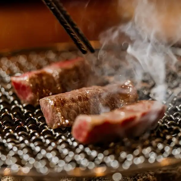 炭火が引き出す網焼き