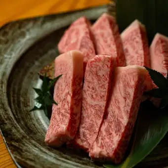 【松阪牛肉炭烤】炭烤牛裡肌套餐：17,000日圓（含稅）