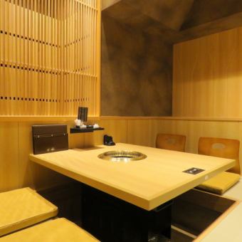 Semi-private room with sunken kotatsu seats.Can accommodate 2 to 4 people.