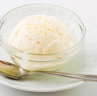 Ice cream (vanilla/chocolate)