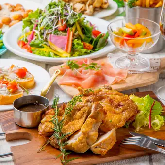 All-you-can-eat (8 items including Rosemary Chicken, Homemade Fried Dumplings, and Special Fried Chicken) + 2-hour all-you-can-drink for ¥5300 ⇒ ¥4300