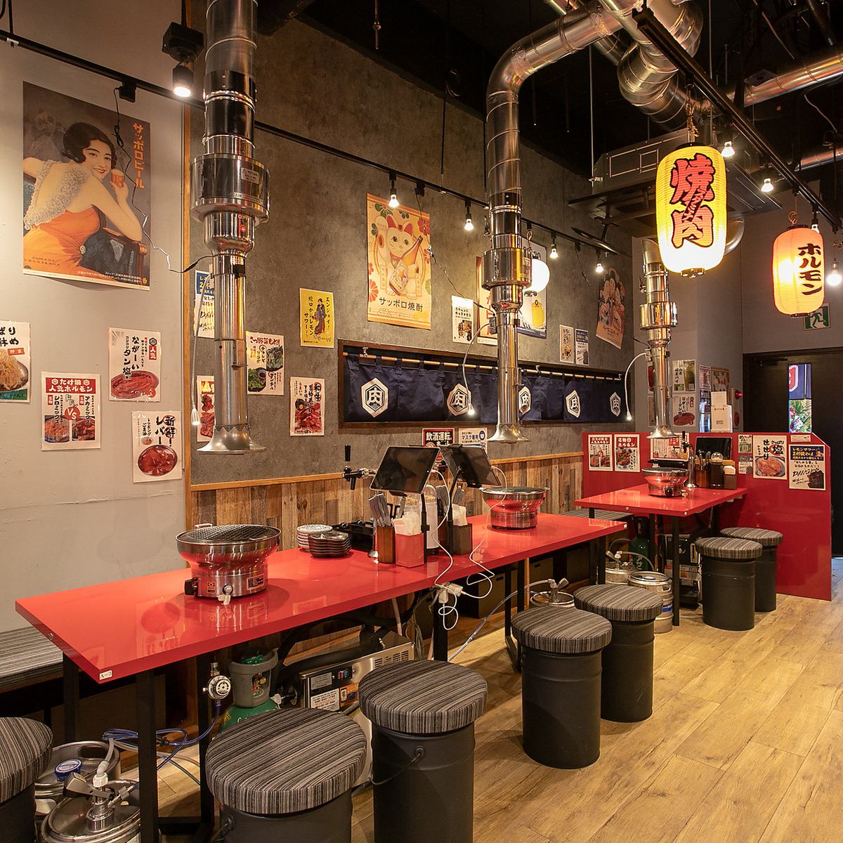 レトロで温かみのある内装で雰囲気抜群♪