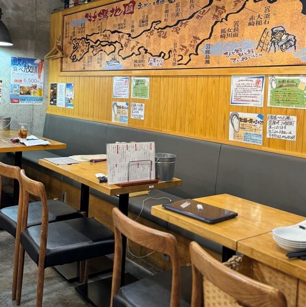 4名掛けのテーブルを7卓、カウンター席を6席ご用意しております。ご家族やご友人とのお食事にも最適です。ごゆっくりお寛ぎ下さい。ご予約はお早めに！