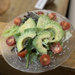 アボカドトマトサラダ