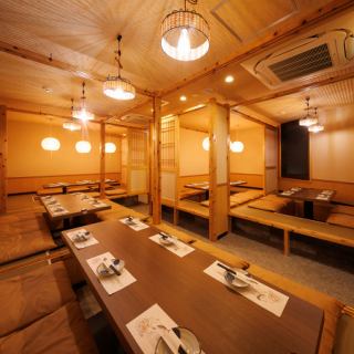 最大100名様までの大型宴会も承っております。広々とした店内で特別なひと時をお過ごしください。会社宴会、歓送迎会、結婚式の二次会のご予約もお気軽にご相談くださいませ。