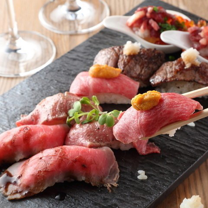 徳島県産の銘柄鶏「阿波尾鶏」を使用した肉寿司を食べ放題!