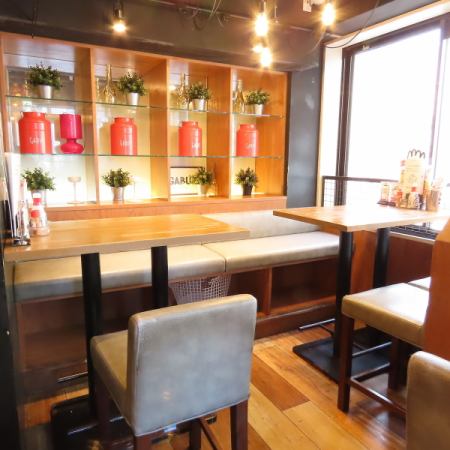 The counter seats, which are the face of the restaurant, are always lively and full of delicious Buri Chicken.This is our popular seat where you can enjoy your meal while enjoying the unique atmosphere.