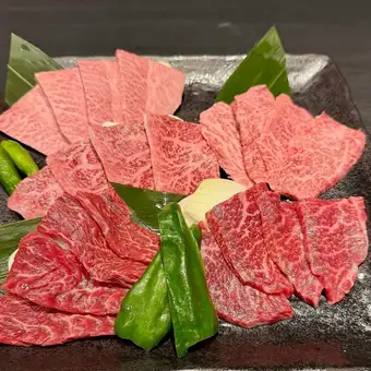 うしまつ特選盛り ４切れずつ